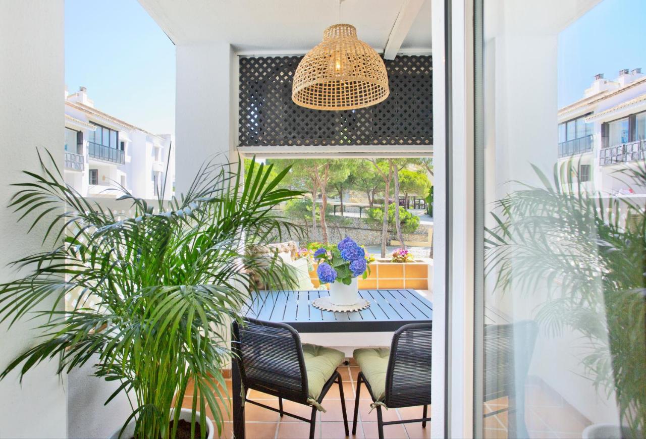 Beachfront Luxury Complex With Tropical Gardens & Pools Marbella Exterior photo