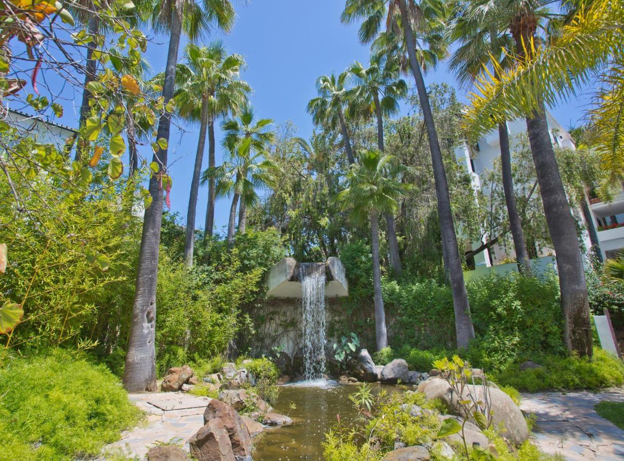 Beachfront Luxury Complex With Tropical Gardens & Pools Marbella Exterior photo